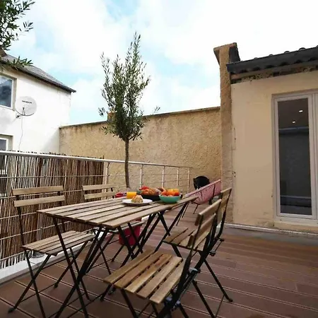 An Authentic Experience With In The Center بواتييه