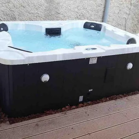 شقة An Authentic Experience With In The Center بواتييه