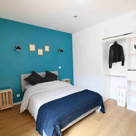 An Authentic Experience With In The Center * بواتييه