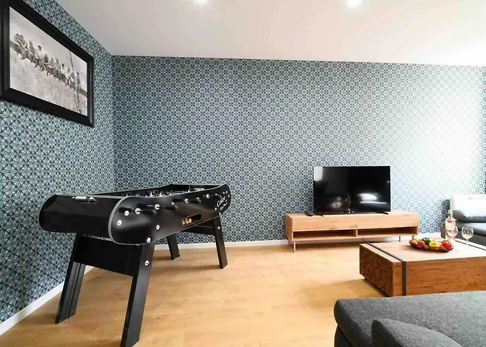 An Authentic Experience With In The Center Apartment *